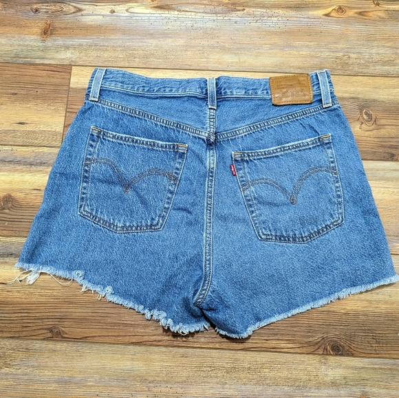 Levi's Ribcage Denim Jean Shorts Raw Hem High Rise Button Fly Women's Size 32 - Picture 5 of 8